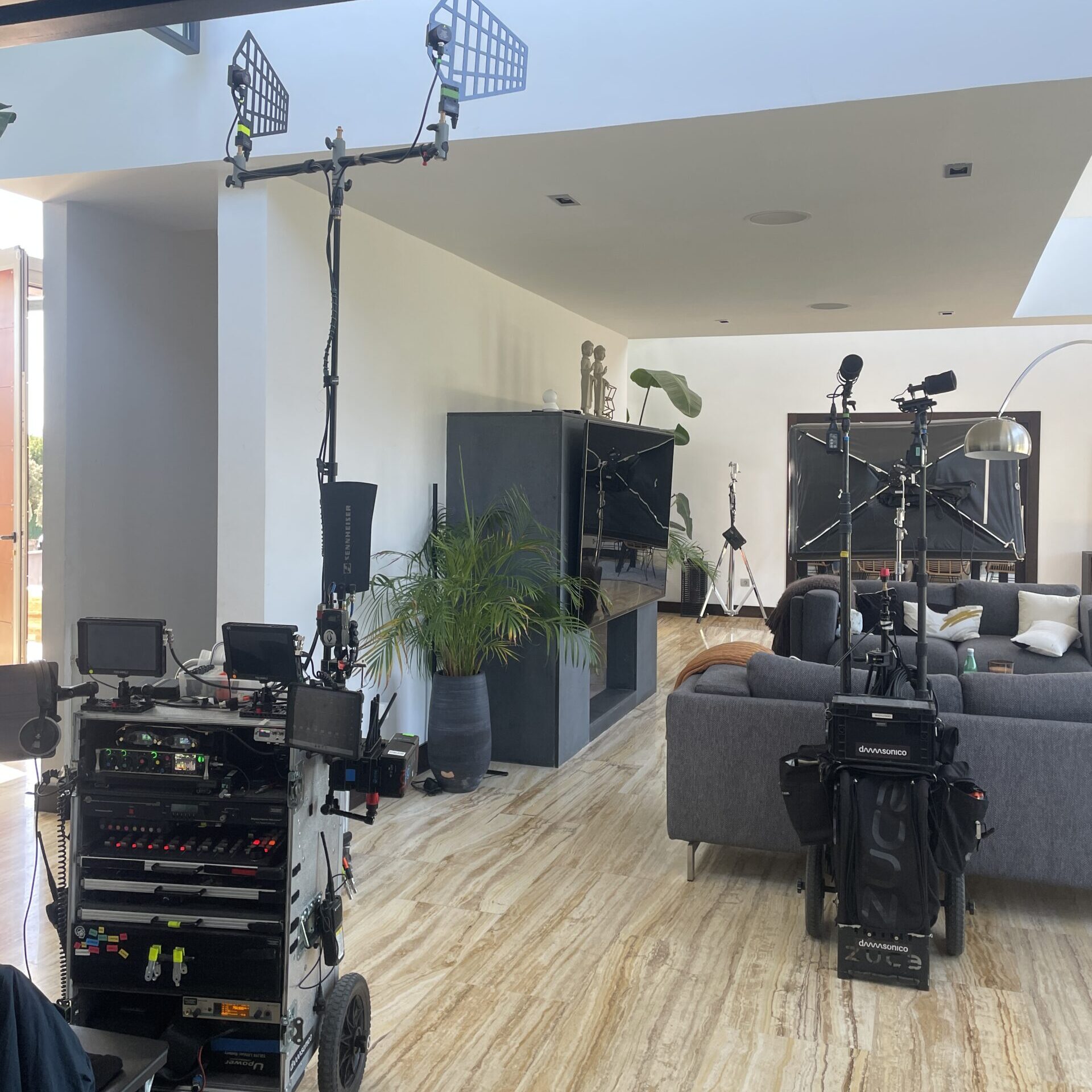 Dámaso Hernández técnico de sonido : Carro de sonido y carro auxiliar